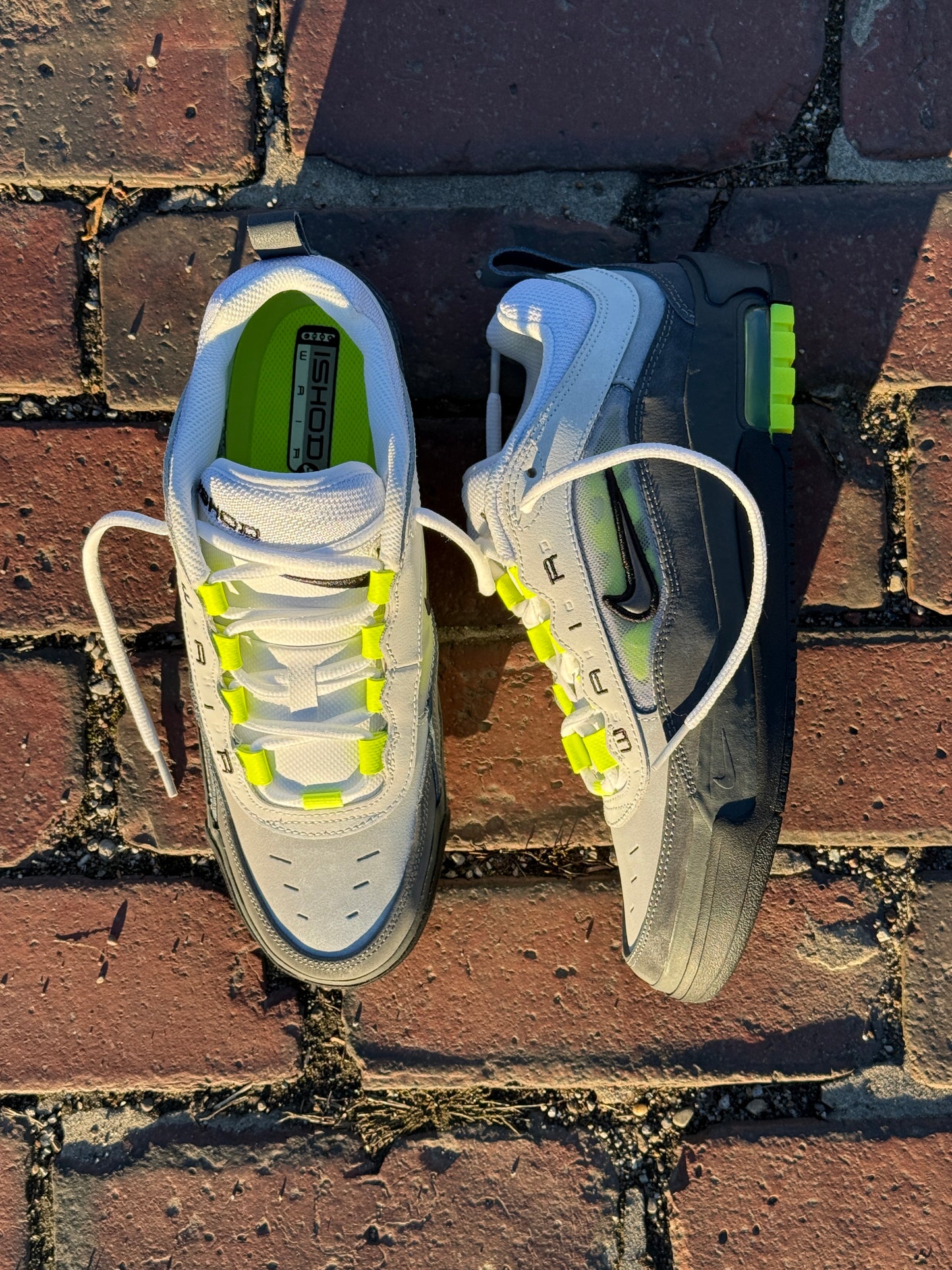 Airmax Ishod (Black/Neon Yellow)