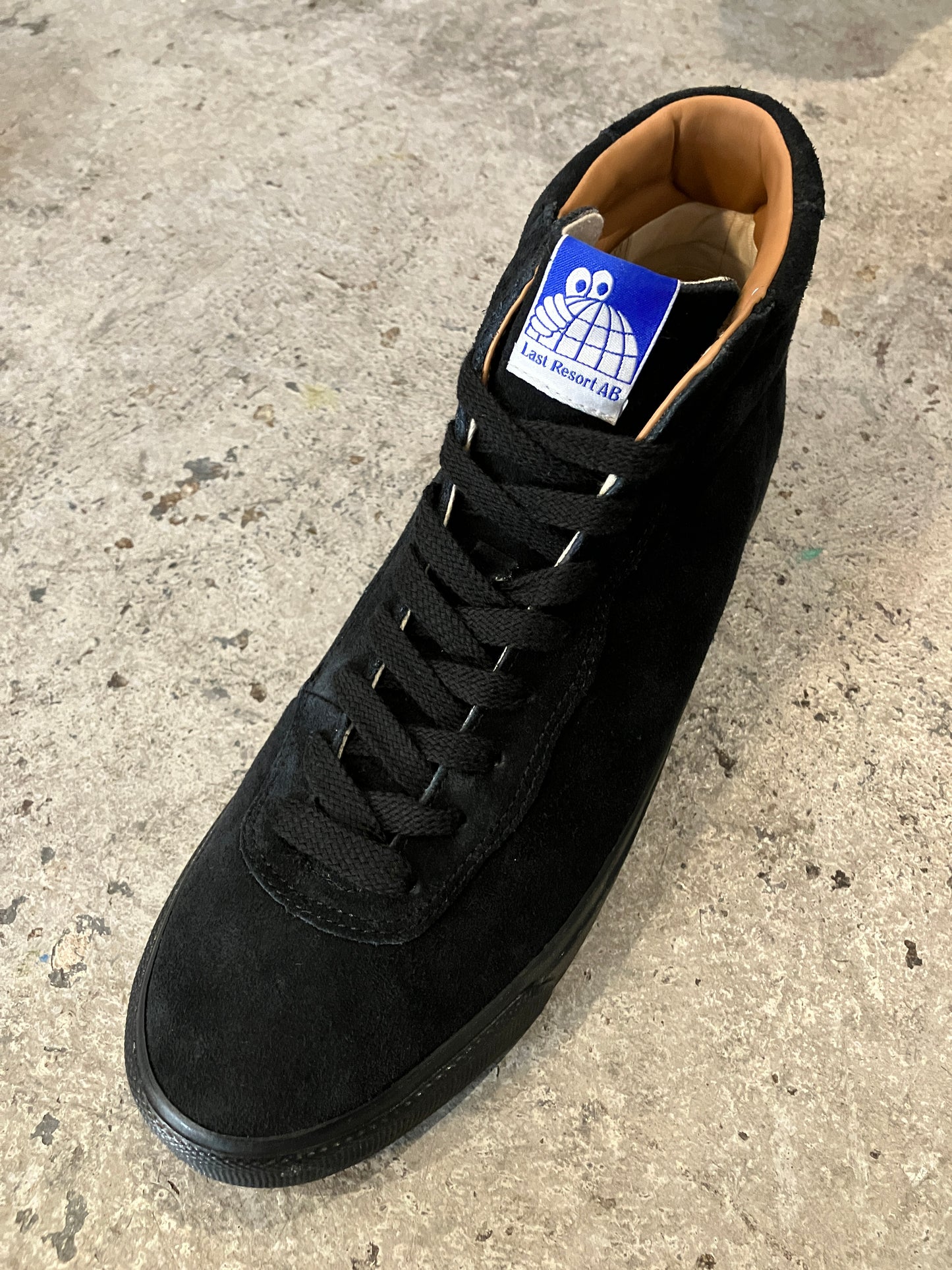 VM001 Suede Hi Black/Black