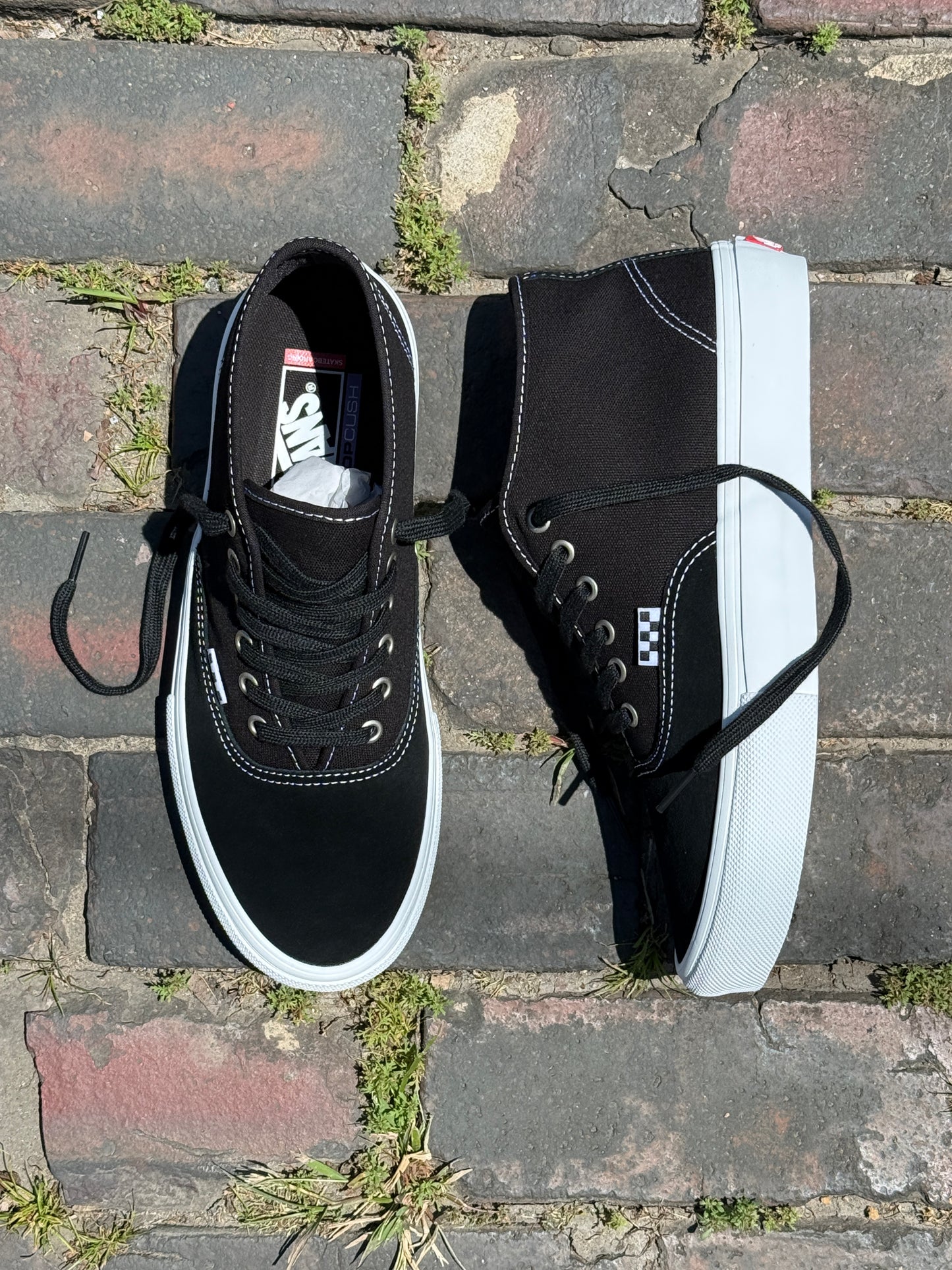Authentic Mid (Black/White)