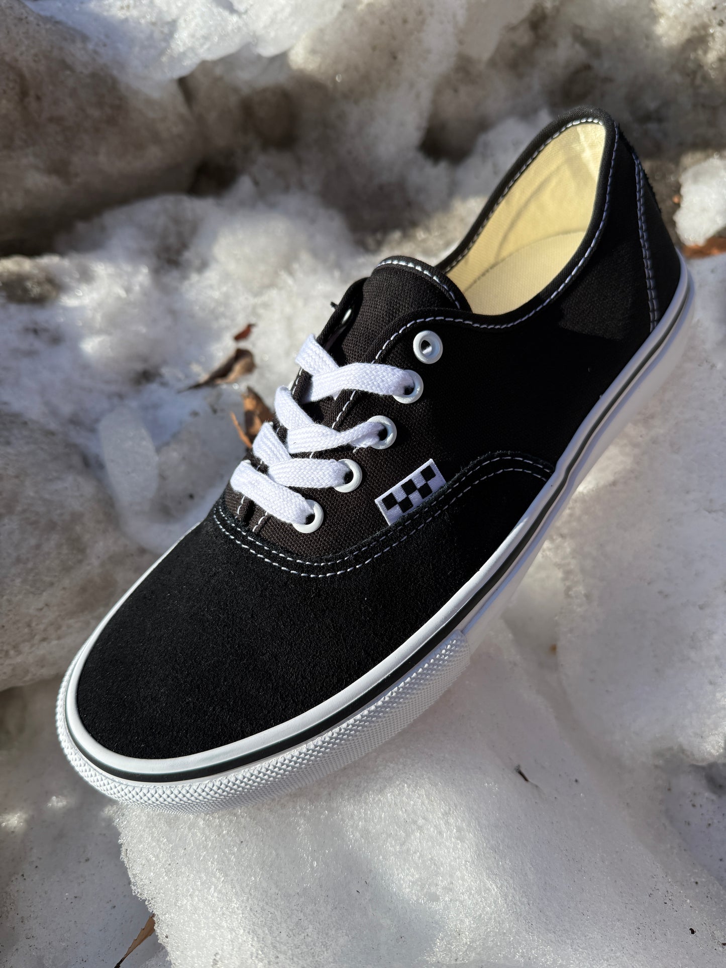 Authentic (Black/White)