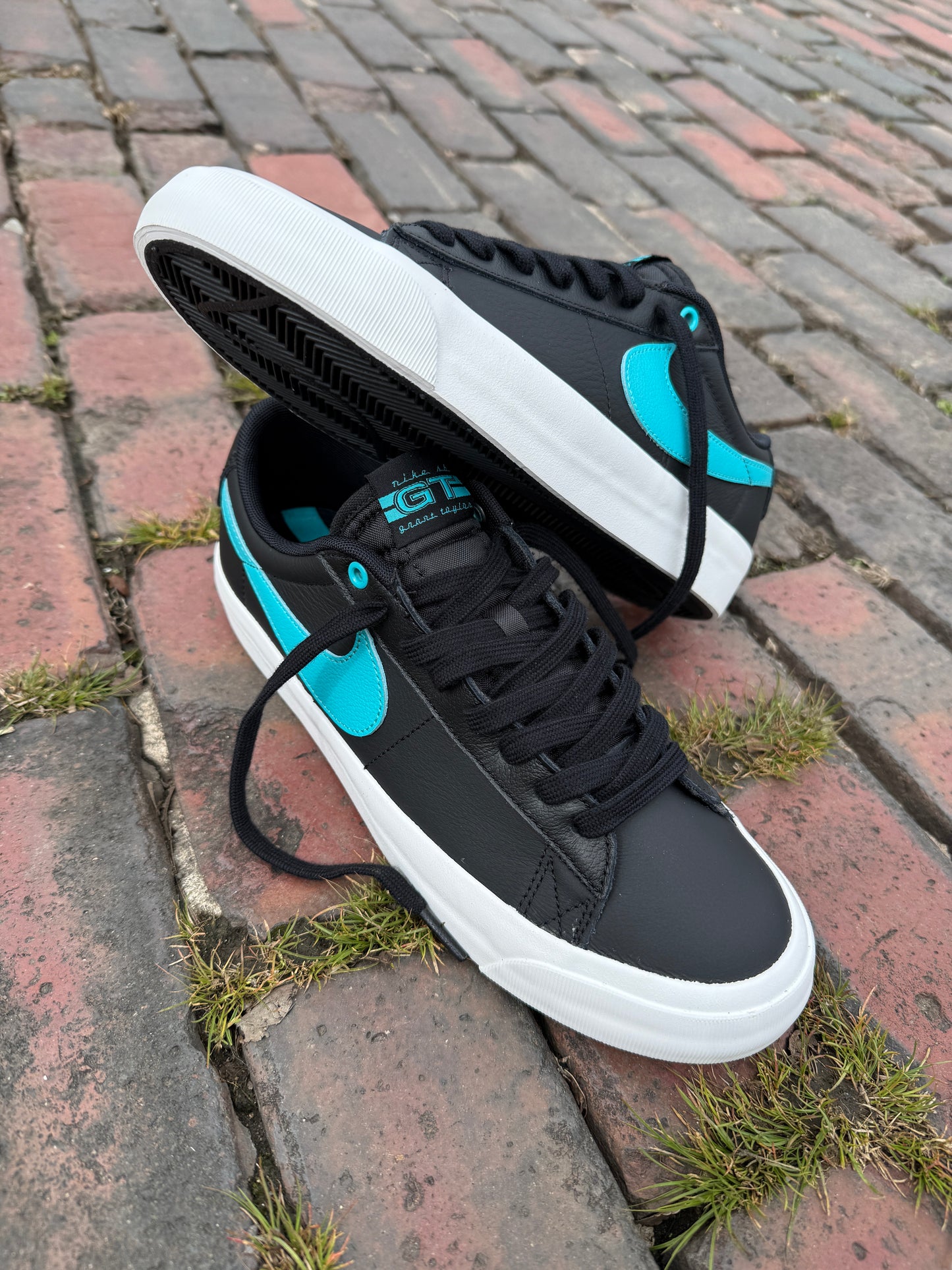 Blazer Low Pro GT (Black/Tiffany)