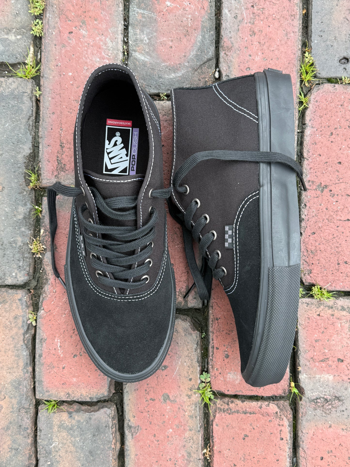 Authentic Mid (Blackout)