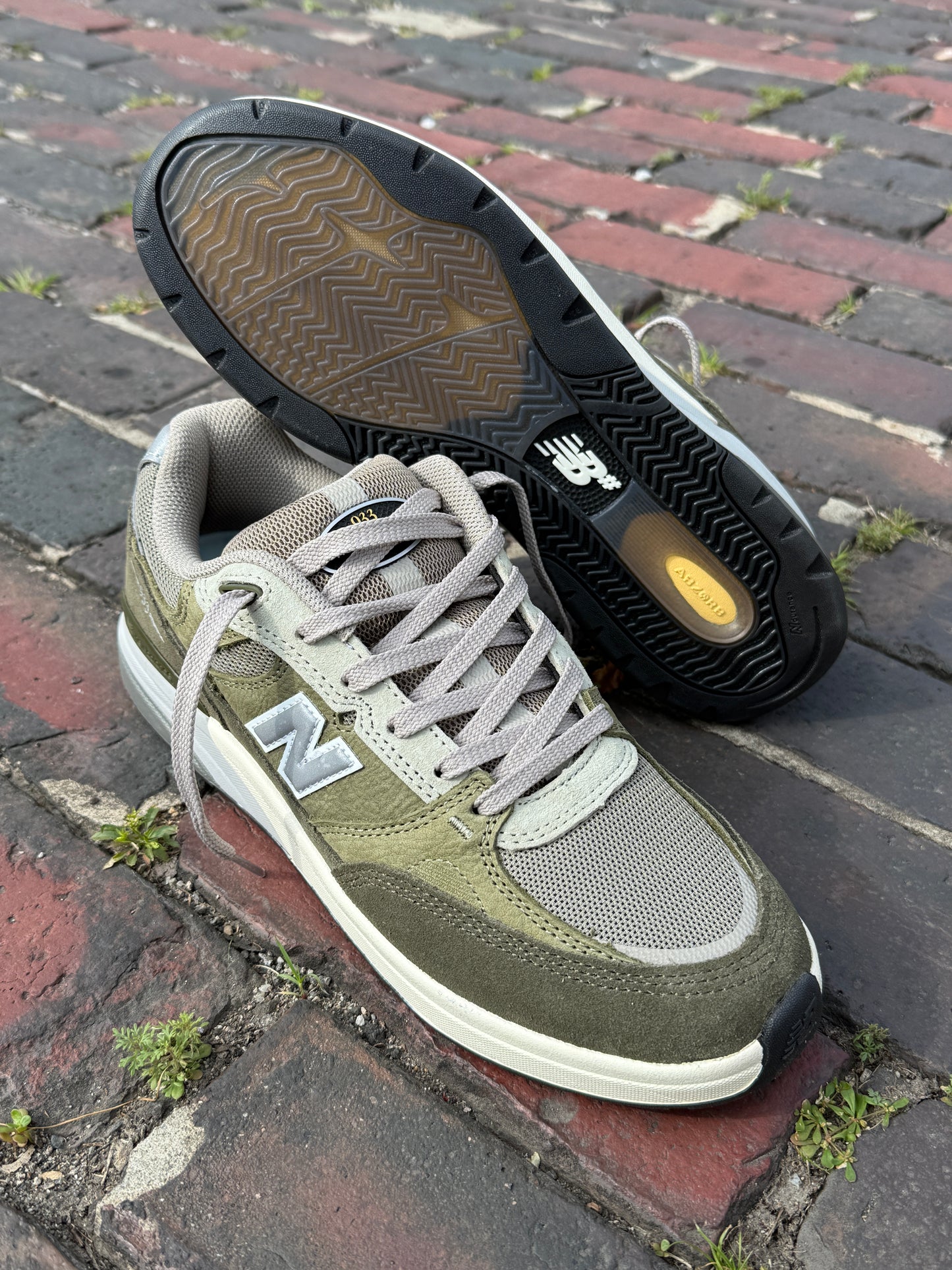 Reynolds 933 (Moss/White)