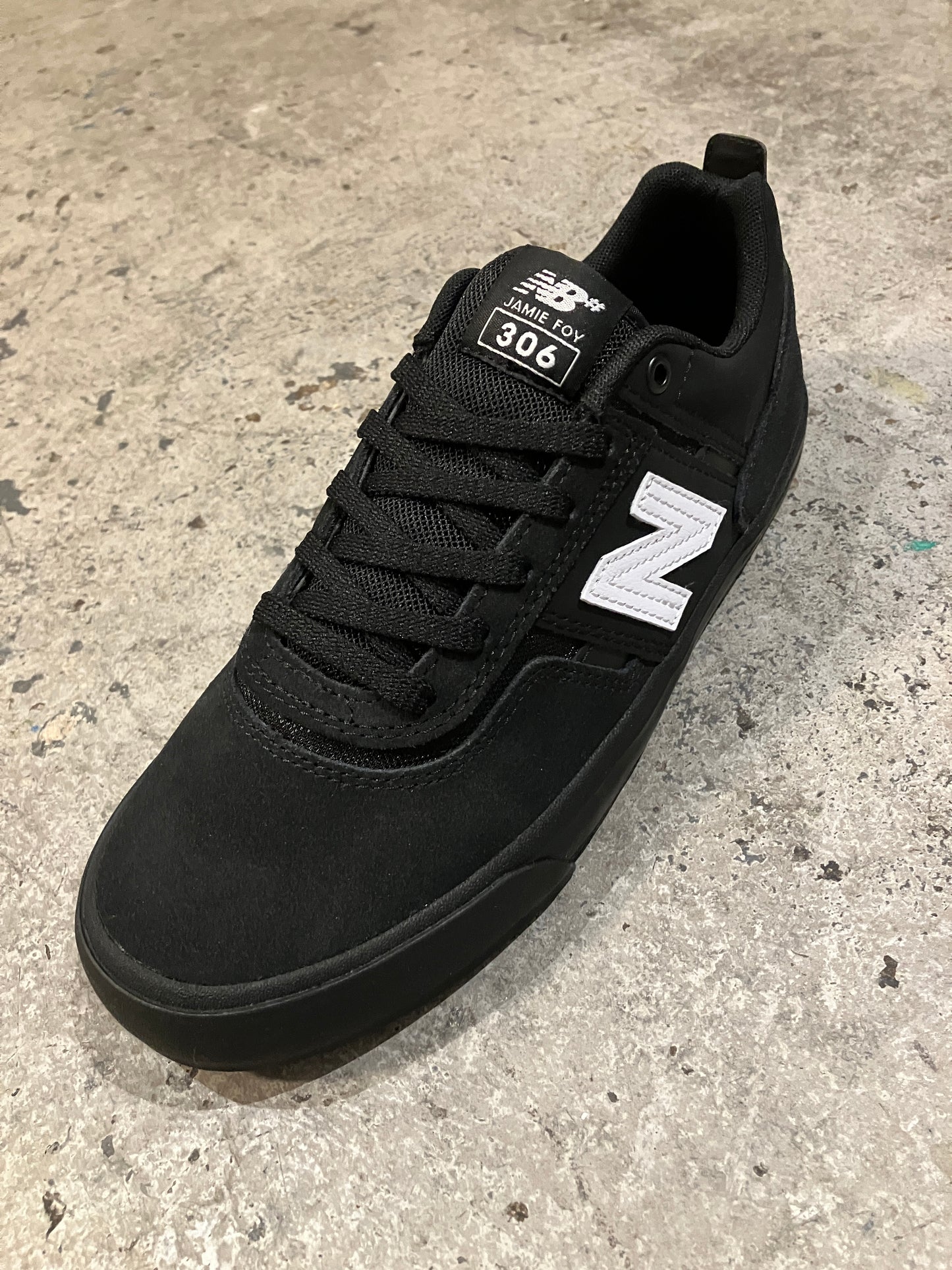 NM306FDF Black/White
