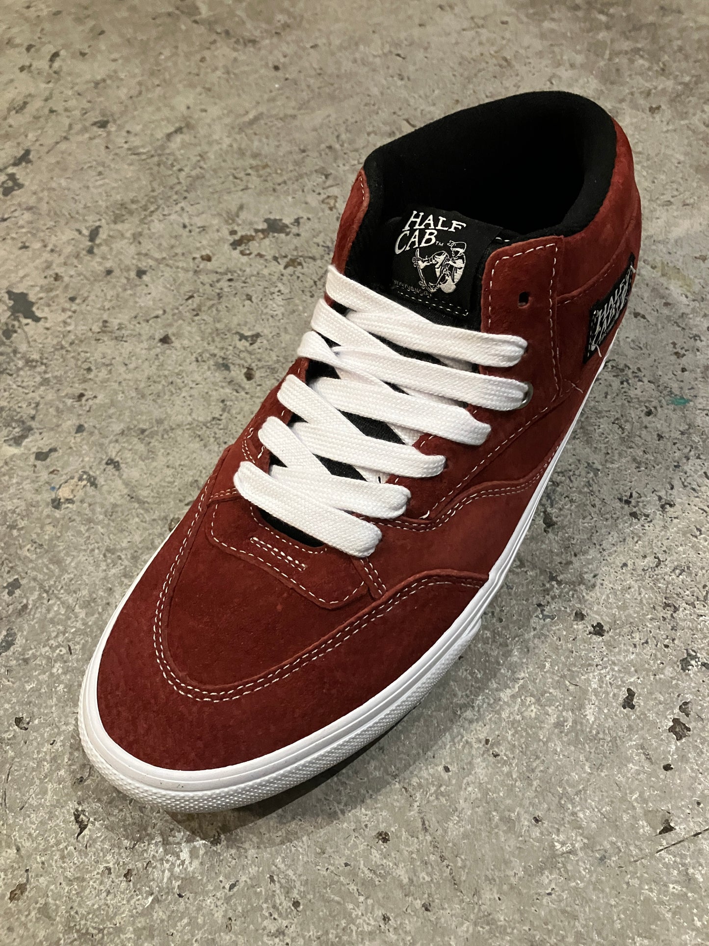 Skate Half Cab Pig Suede Brick