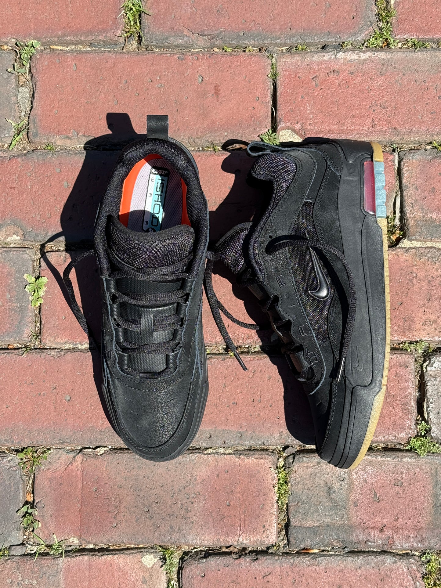 Airmax Ishod (Black/Gum)