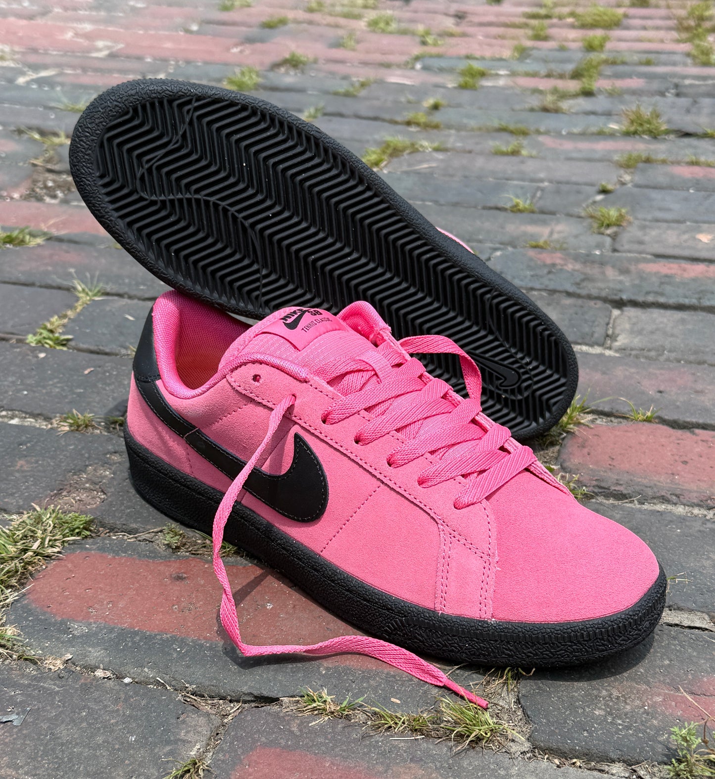 Tennis Classic (Hyper Pink/Black)