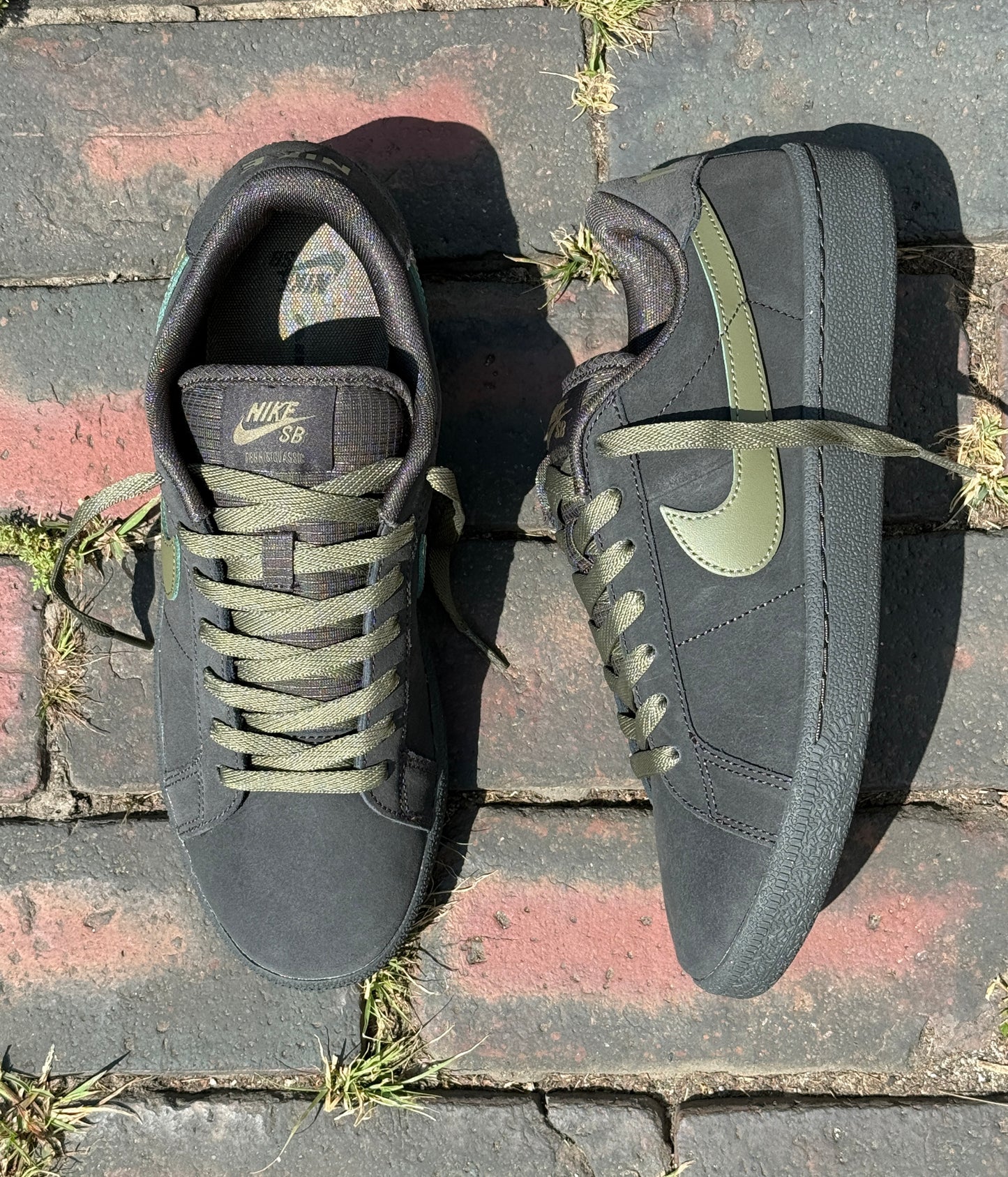 Tennis Classic (Deep Pewter/Medium Olive)