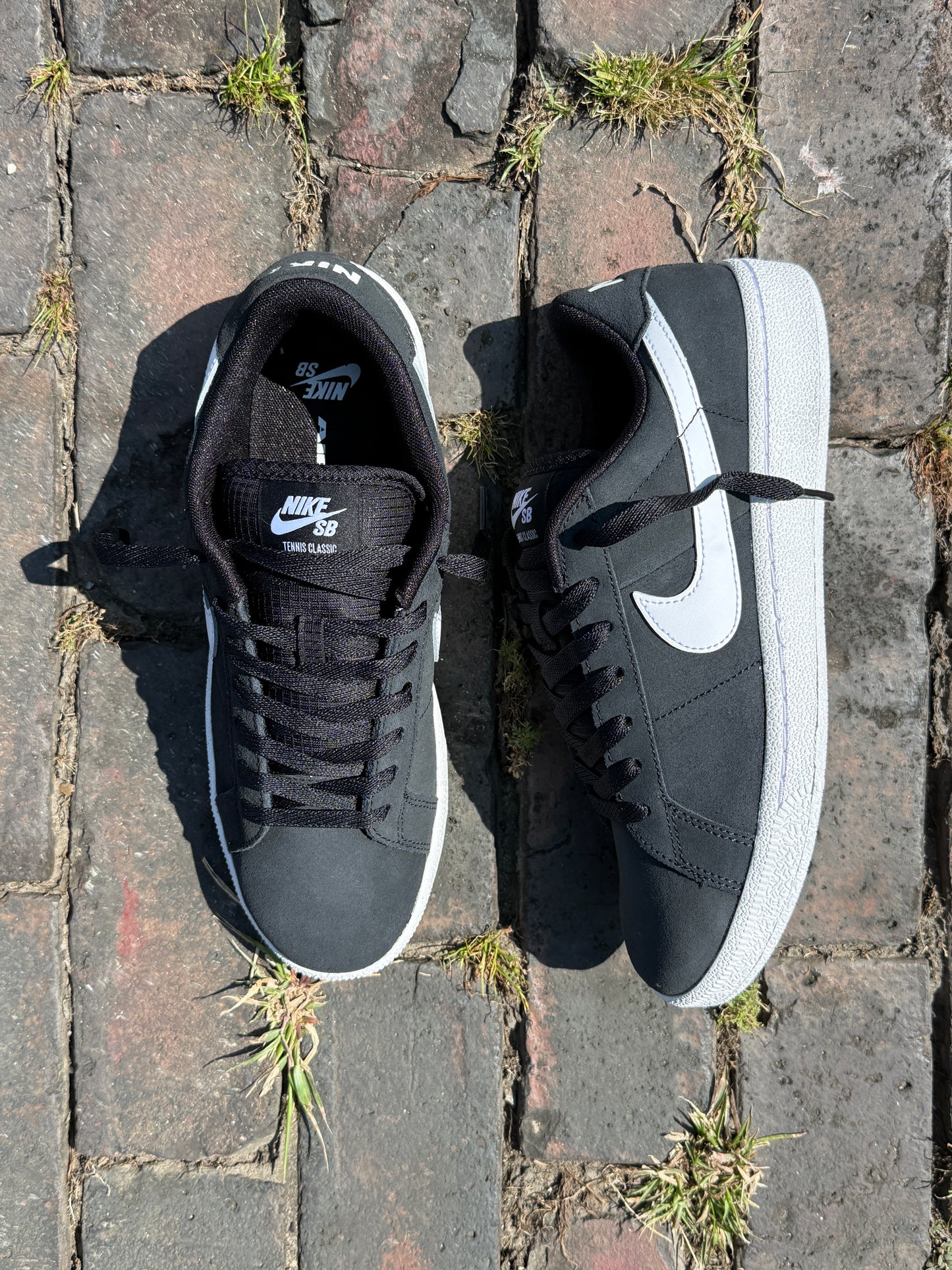 Tennis Classic (Black/White)