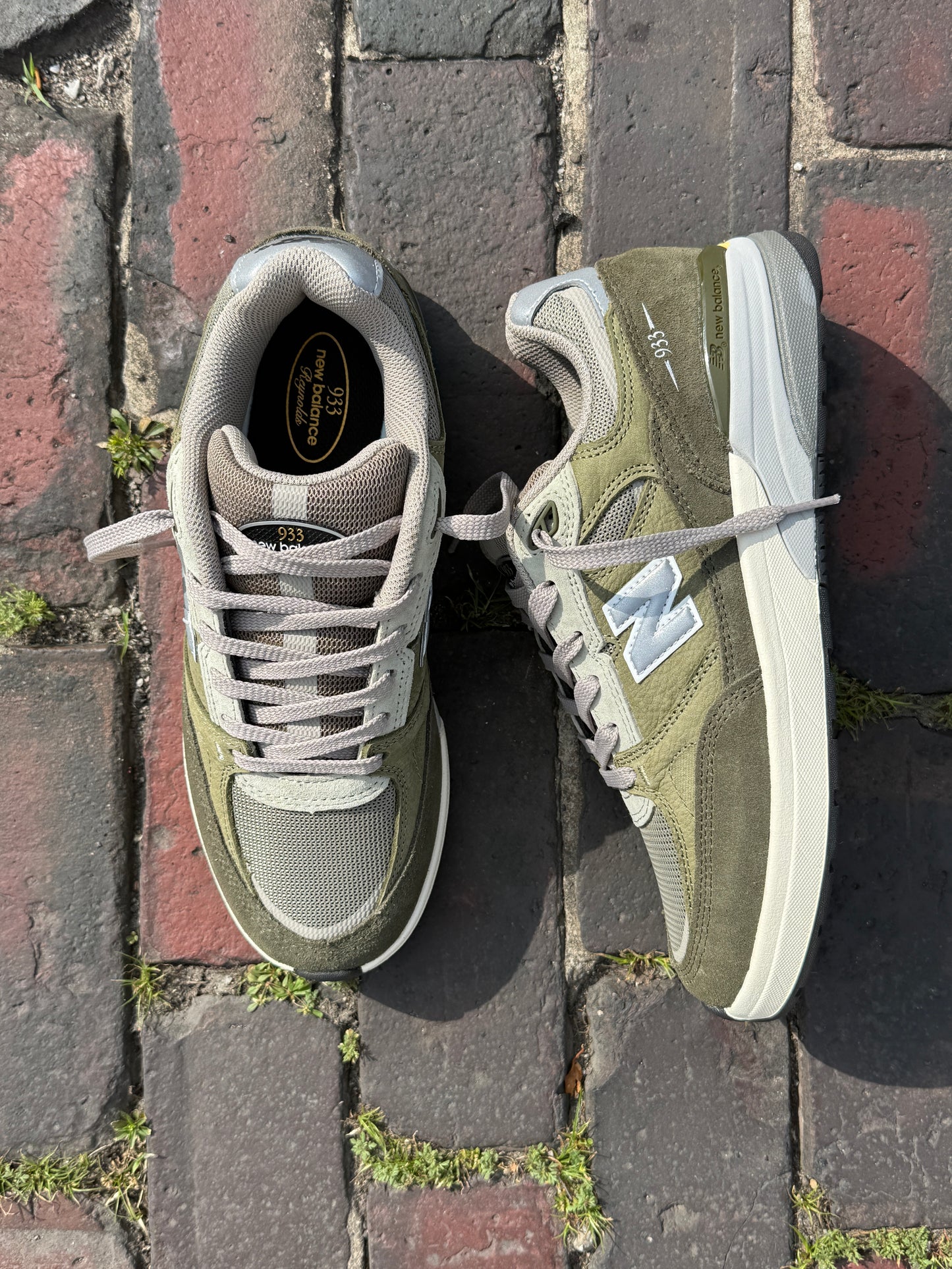 Reynolds 933 (Moss/White)