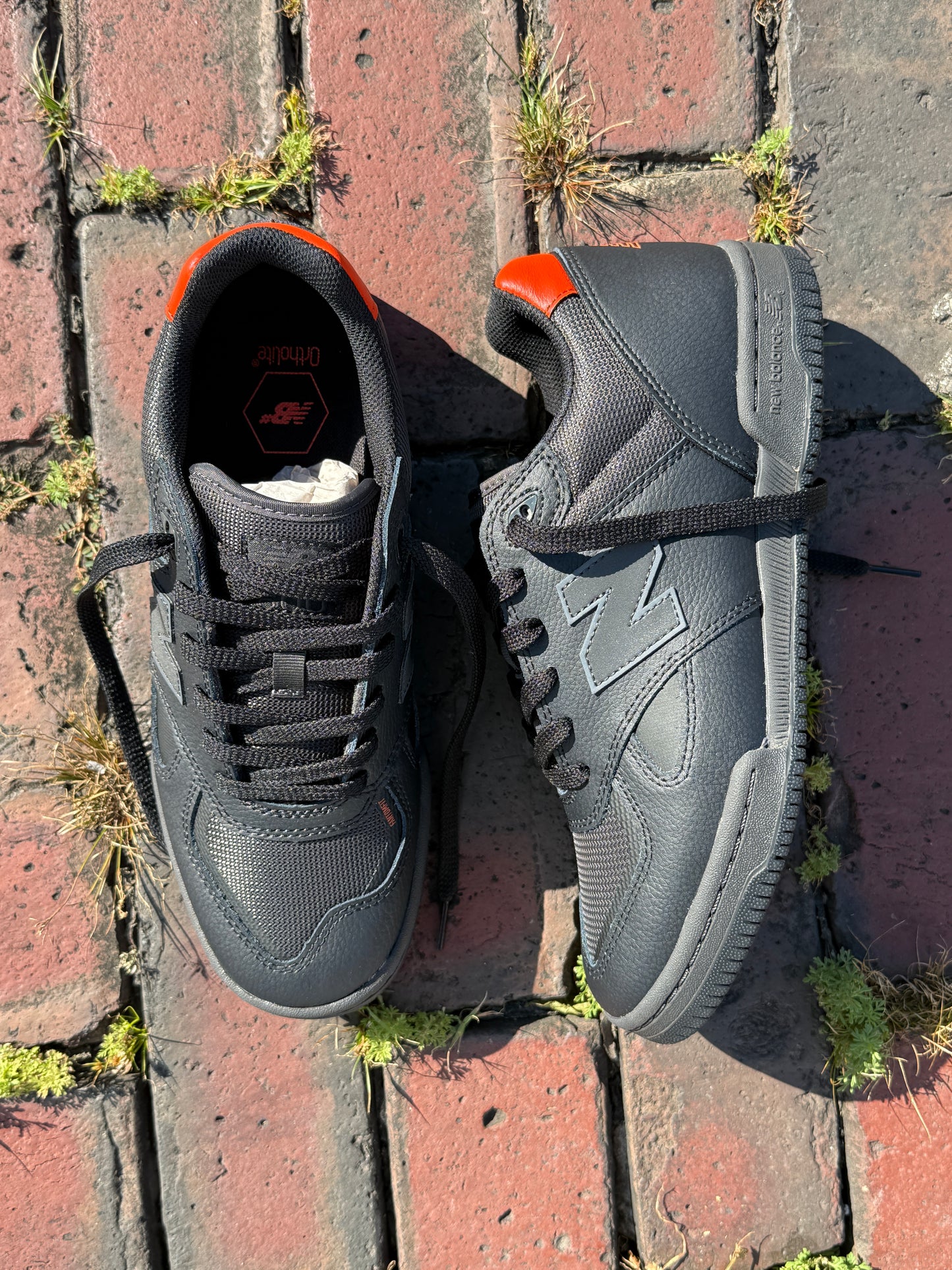 NM600 (Black/Black)