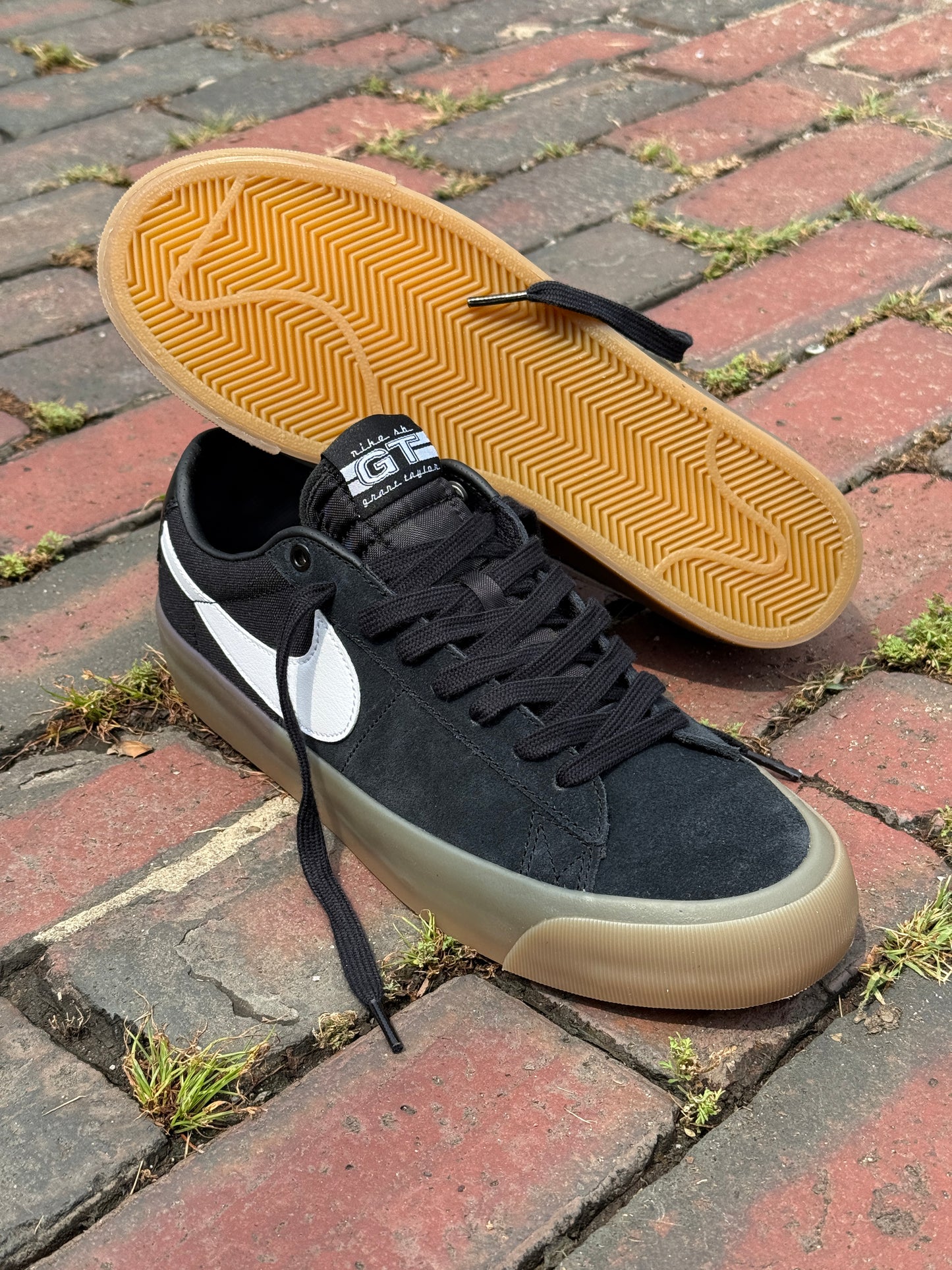 GT Blazer (Black/White/Gum)