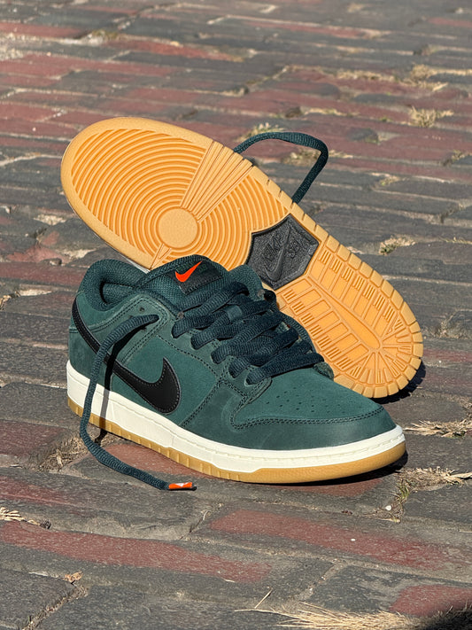 Dunk Low Pro (Deep Fir/Black)