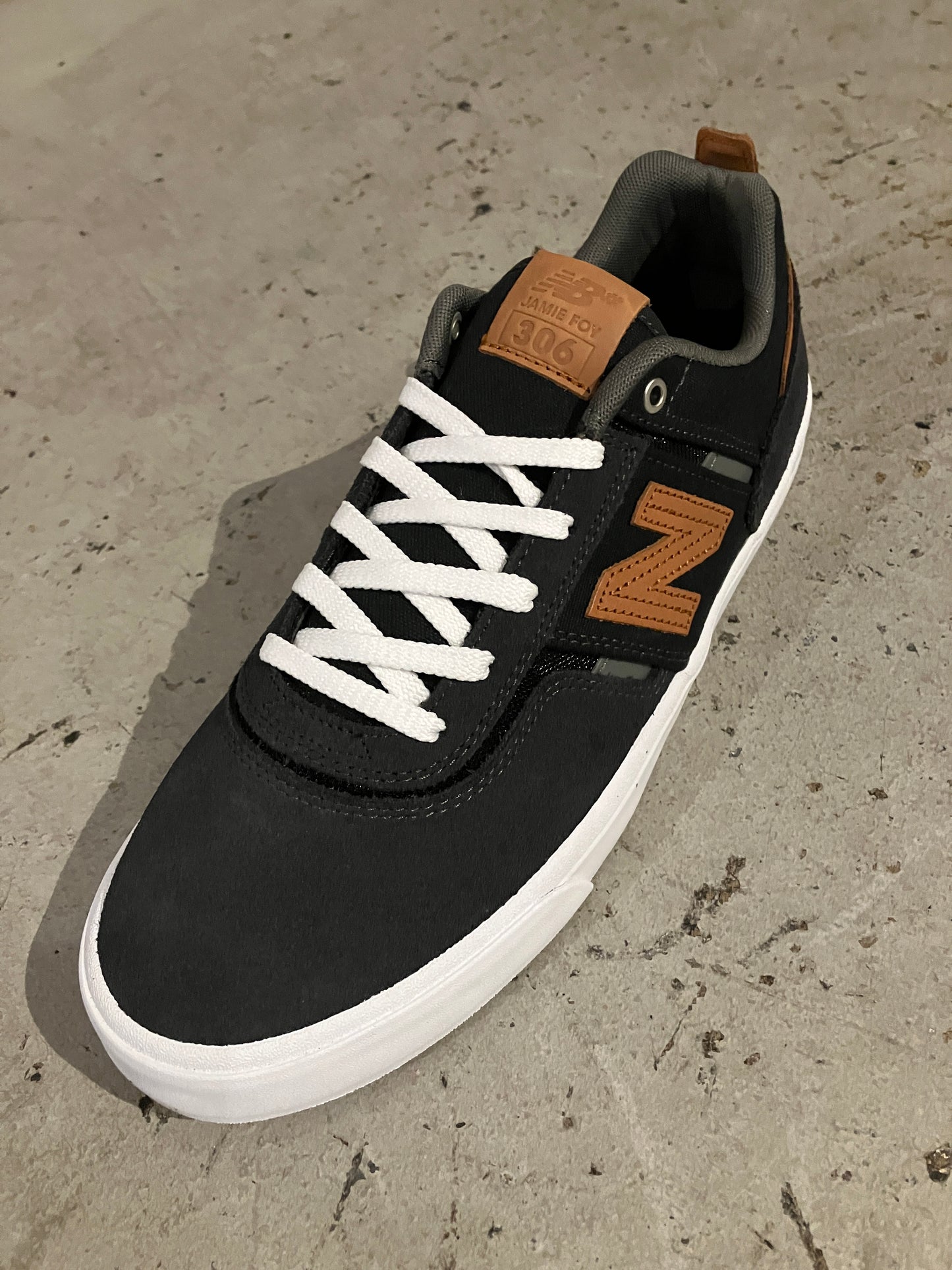 NM306SNL Black/Brown